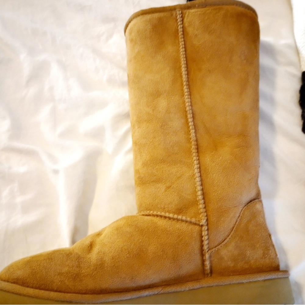 Ugg classic boots size 7
